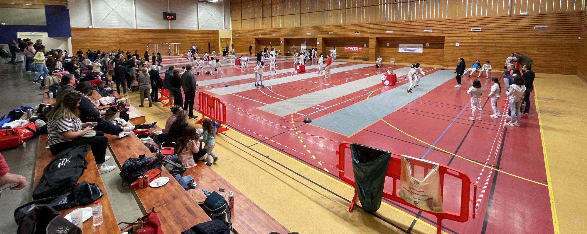 Compétition d'escrime au gymnase de Couffouleux